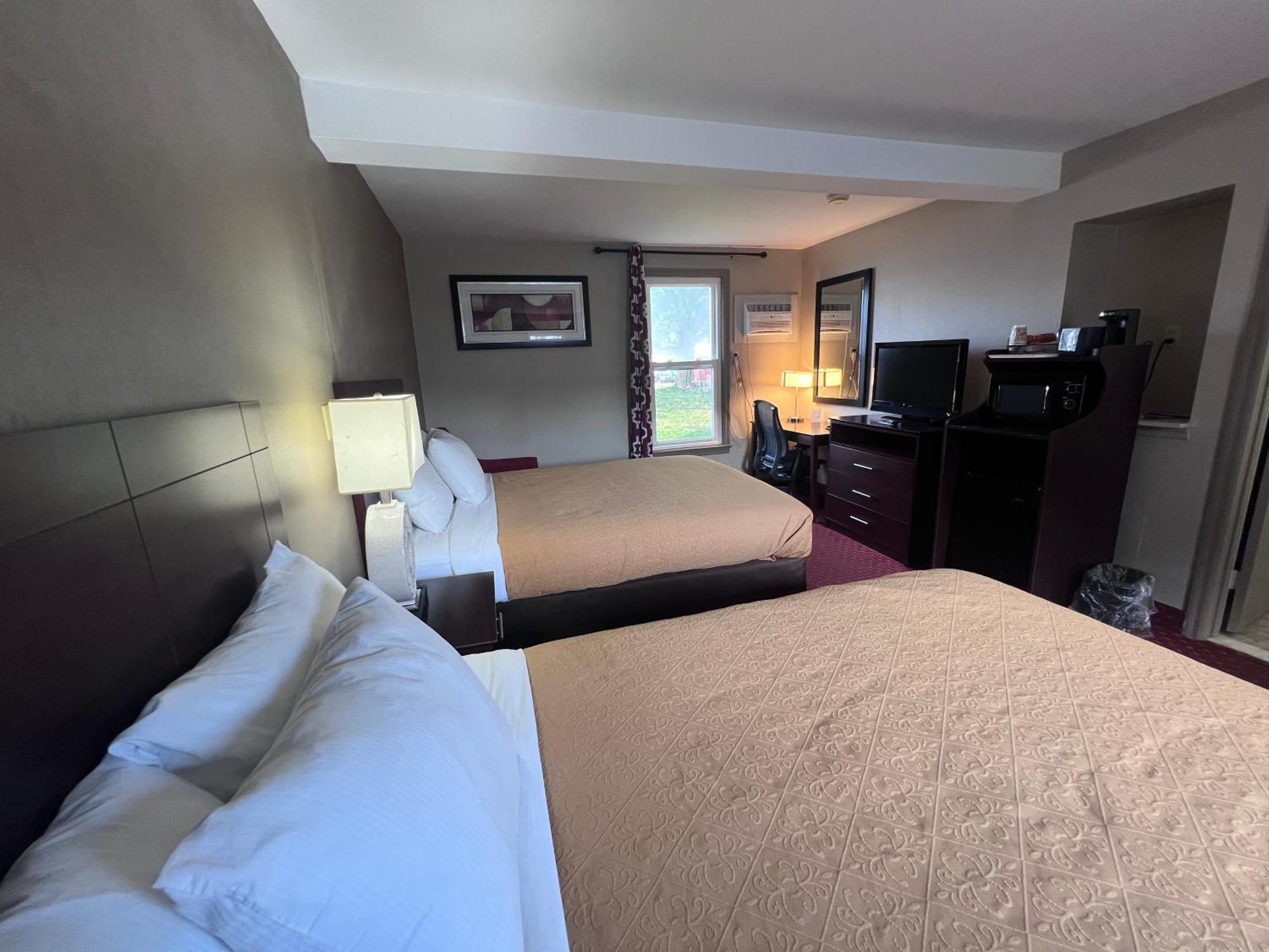 Rodeway Inn & Suites ハーシー エクステリア 写真