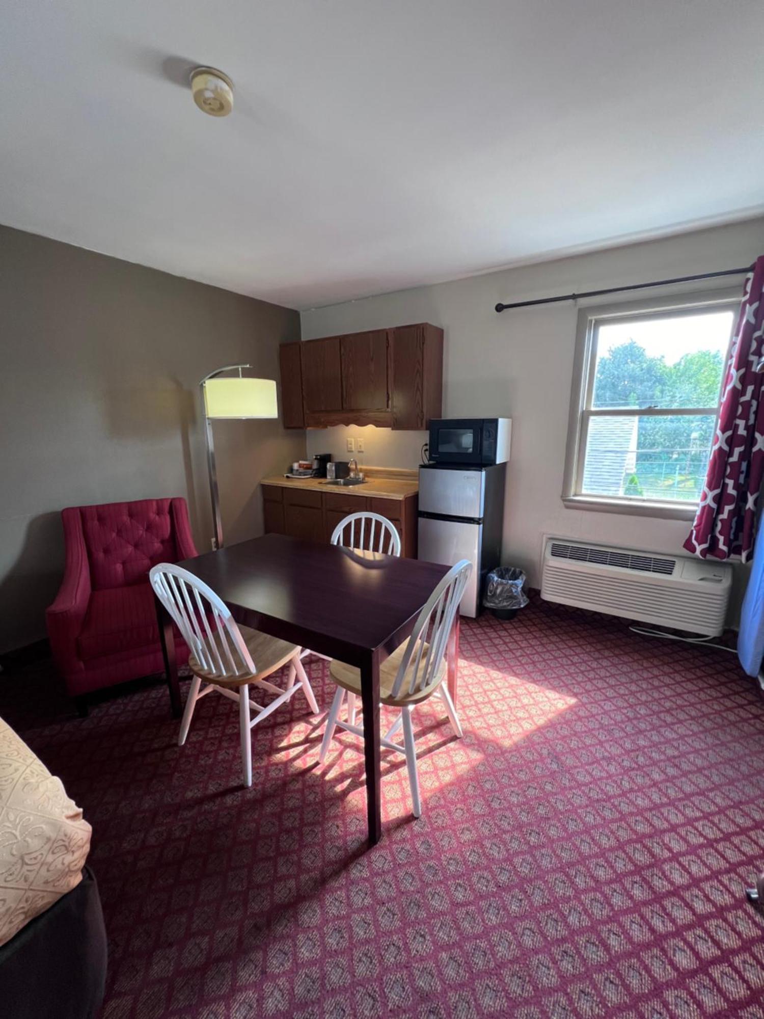 Rodeway Inn & Suites ハーシー エクステリア 写真