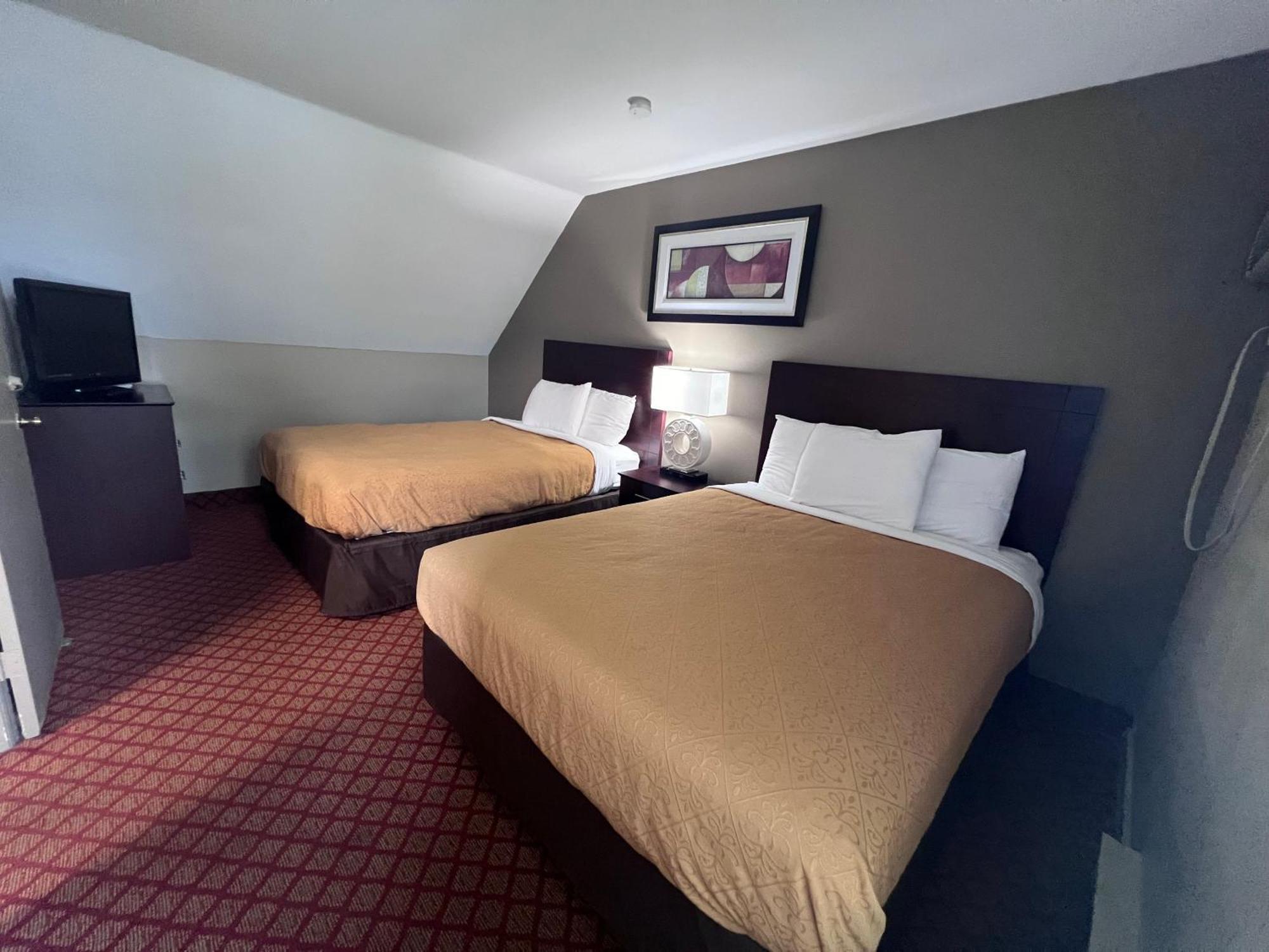 Rodeway Inn & Suites ハーシー エクステリア 写真