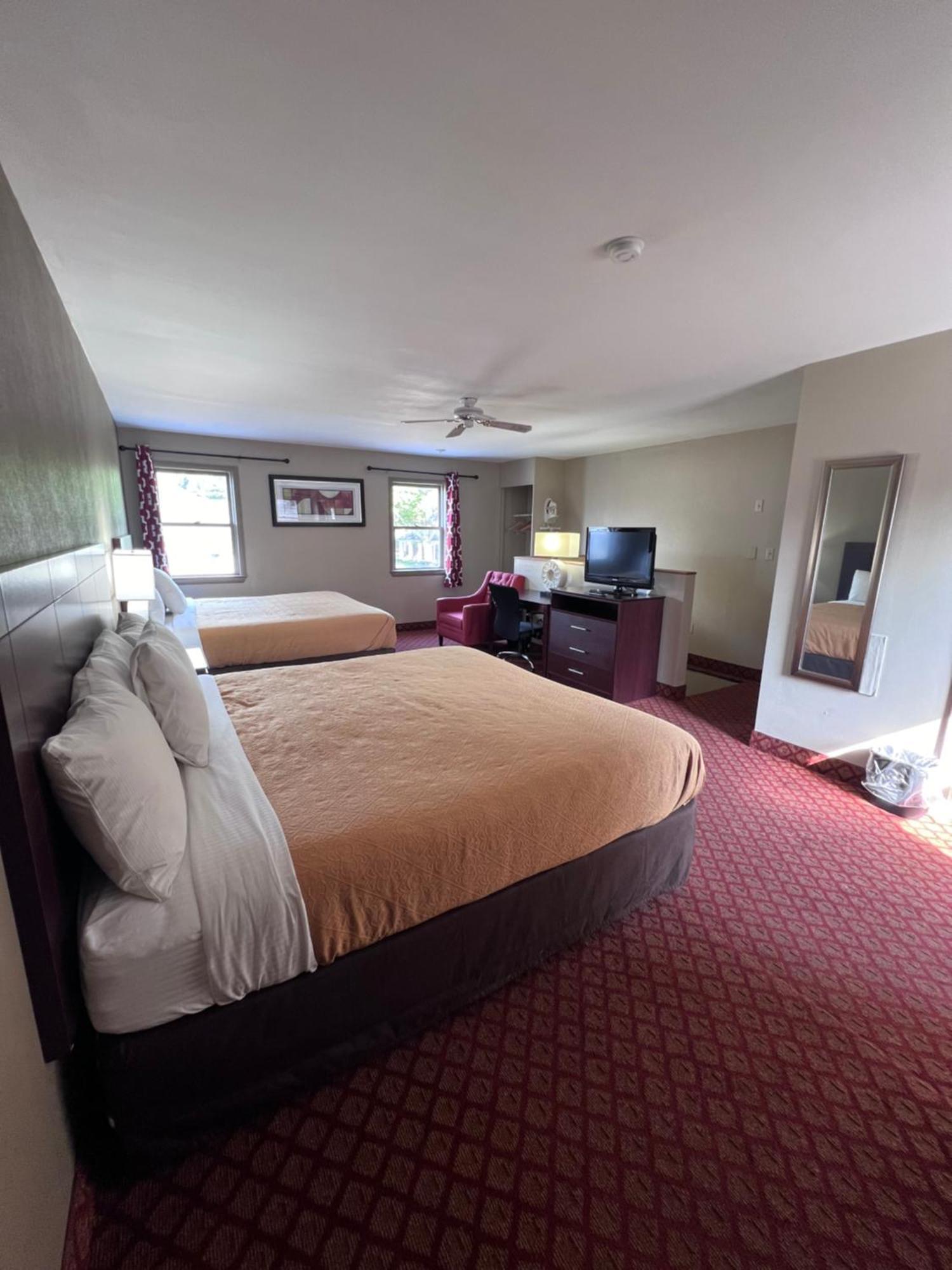 Rodeway Inn & Suites ハーシー エクステリア 写真