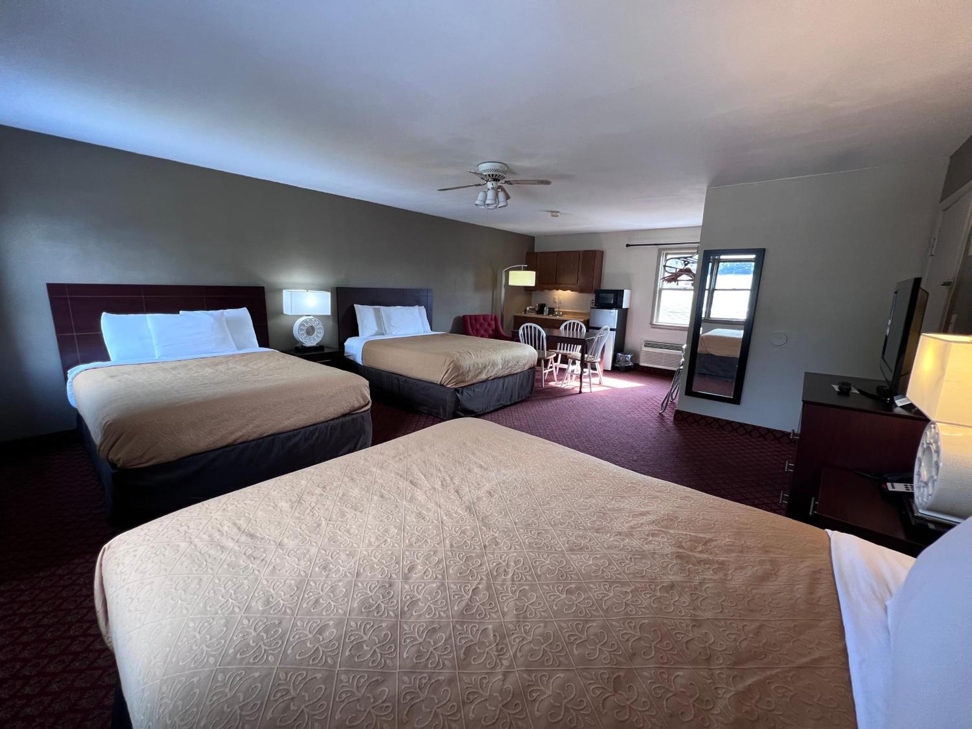 Rodeway Inn & Suites ハーシー エクステリア 写真