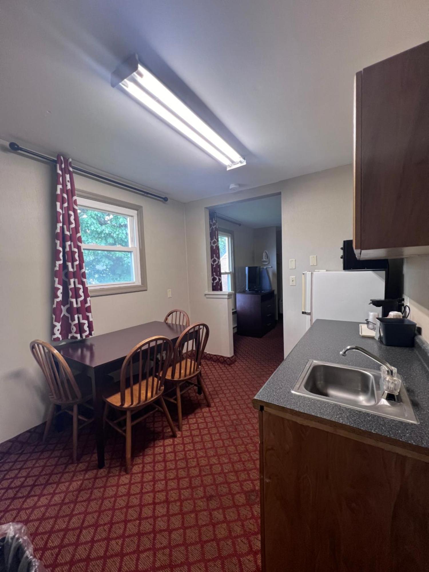 Rodeway Inn & Suites ハーシー エクステリア 写真