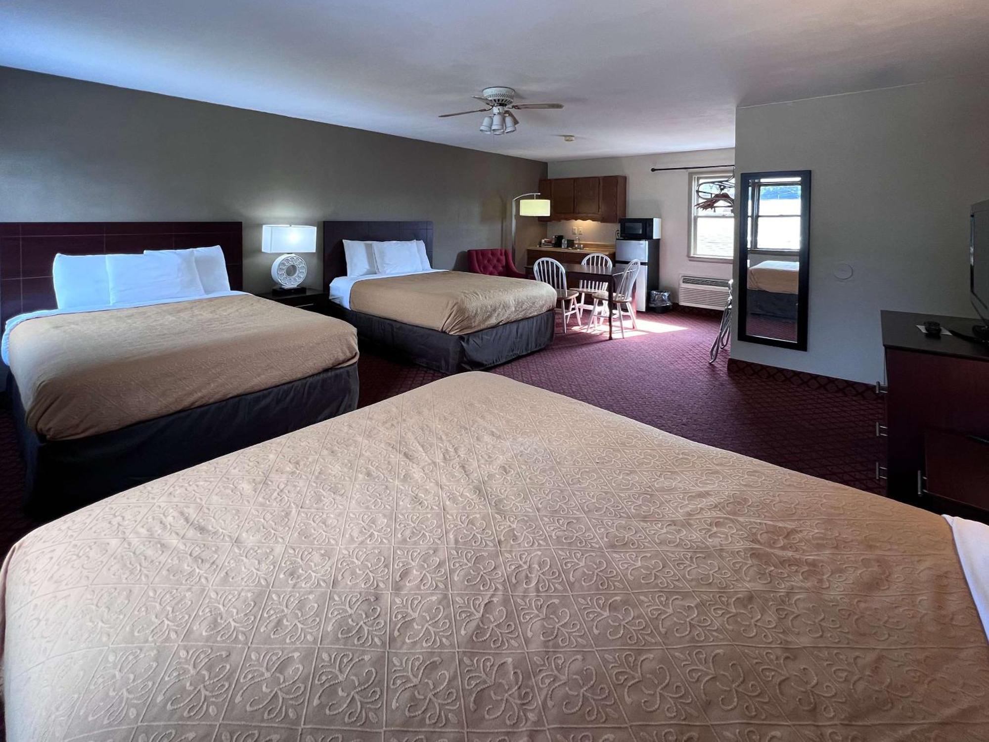 Rodeway Inn & Suites ハーシー エクステリア 写真