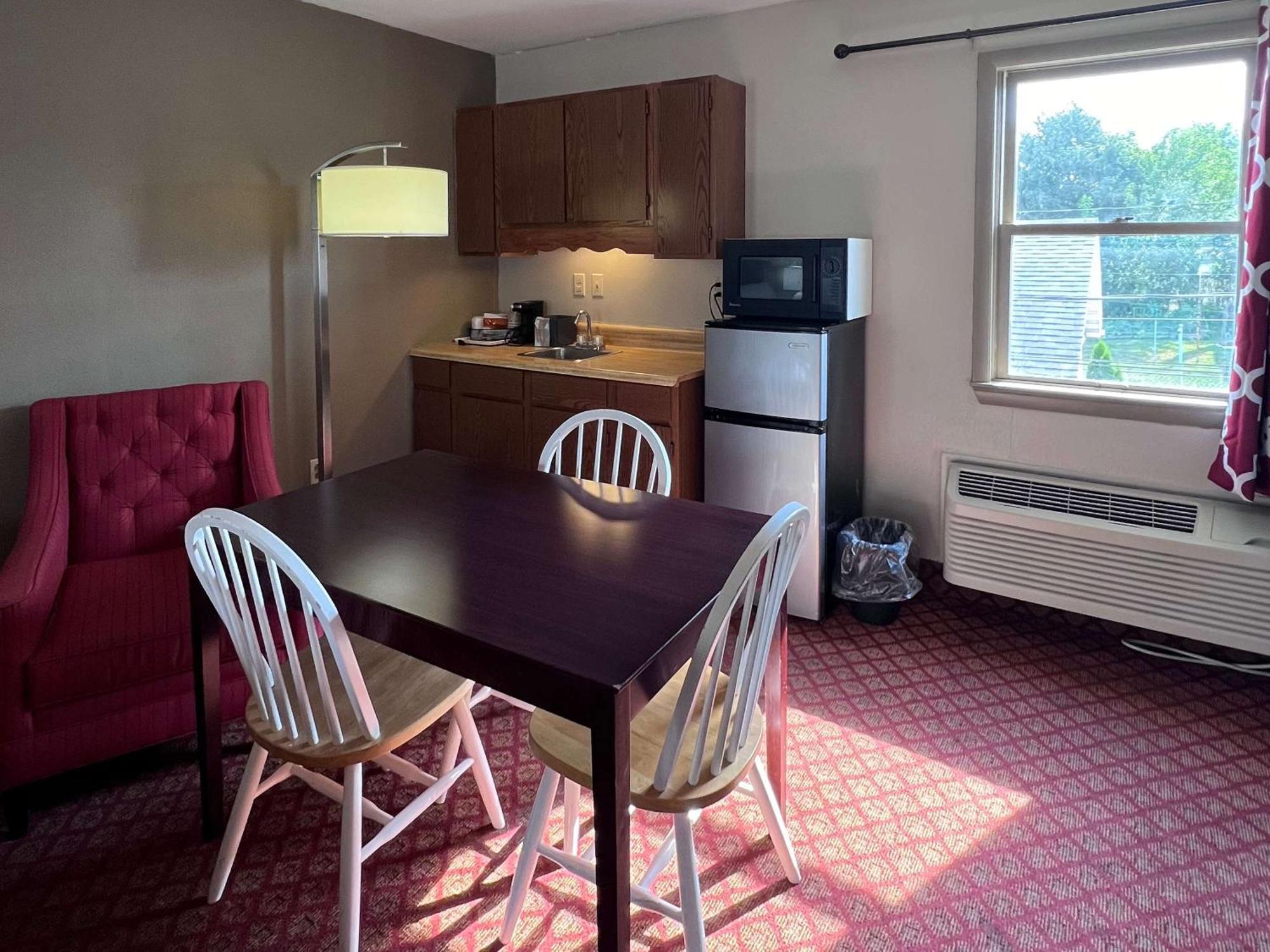 Rodeway Inn & Suites ハーシー エクステリア 写真