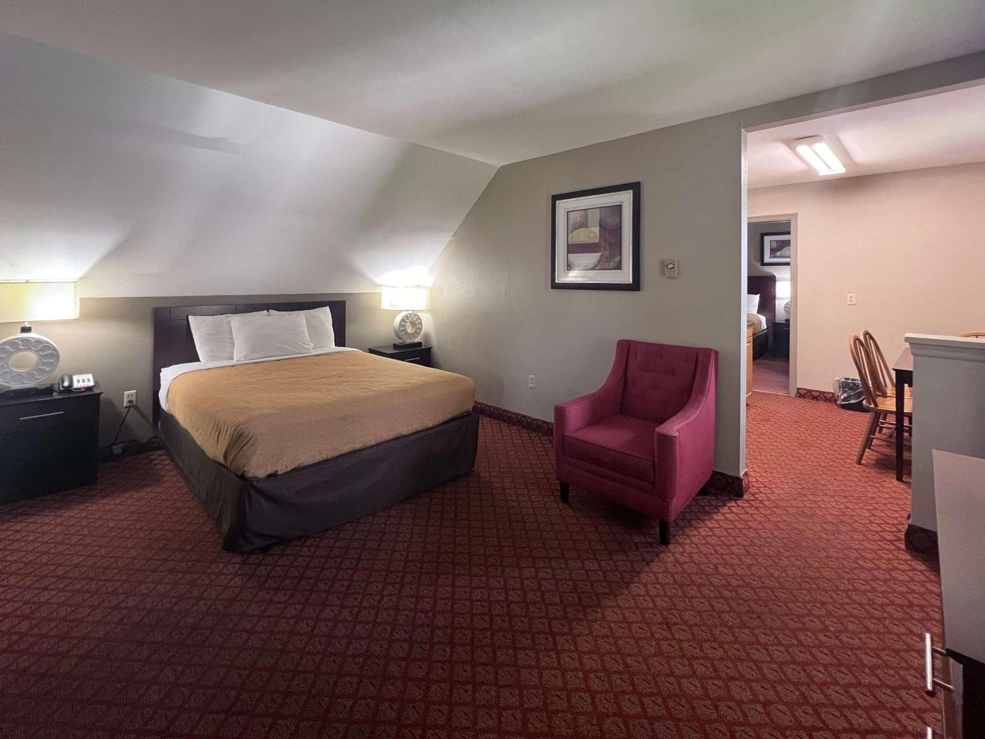 Rodeway Inn & Suites ハーシー エクステリア 写真