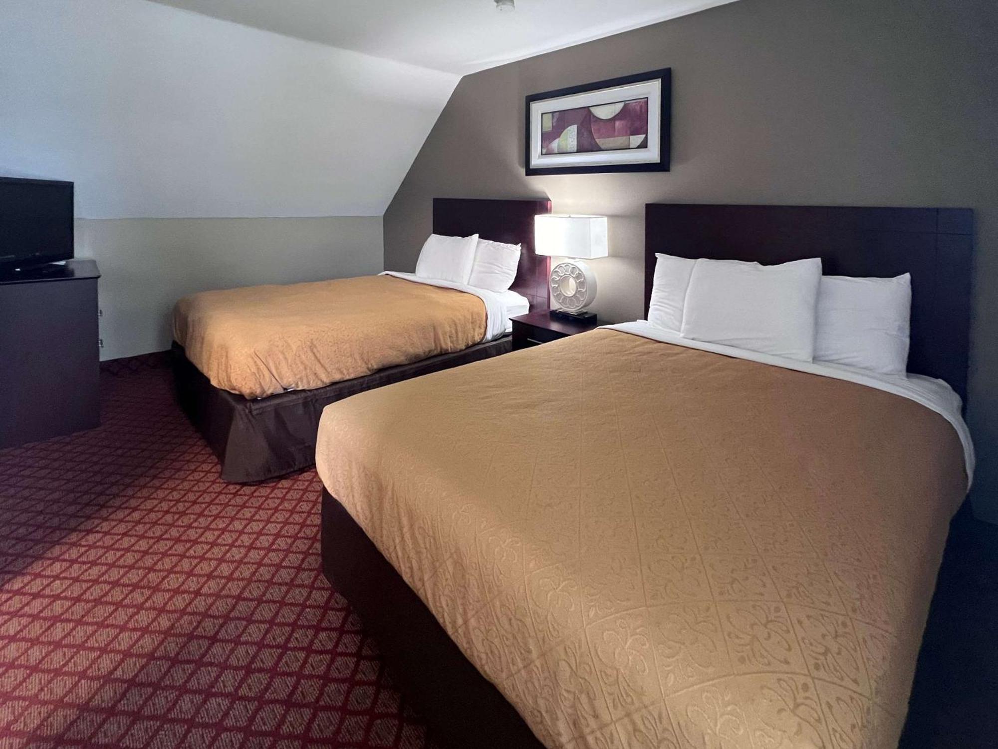 Rodeway Inn & Suites ハーシー エクステリア 写真